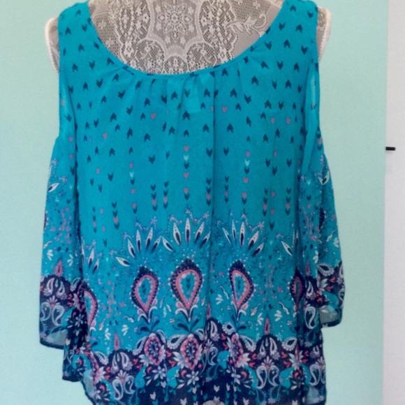 ❤️ ARIZONA BLUE SHEAR COLD SHOULDER BLOUSE Size S - Picture 3 of 9